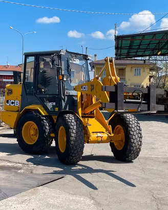 P38 Pala gommata JCB 406 targata