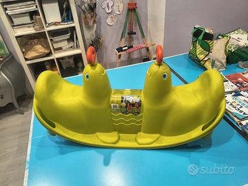 Dondolo da giardino in plastica per bambini