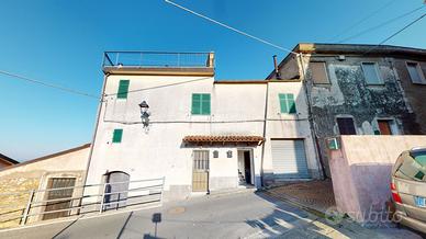 Casa indipendente a Albenga 6 locali