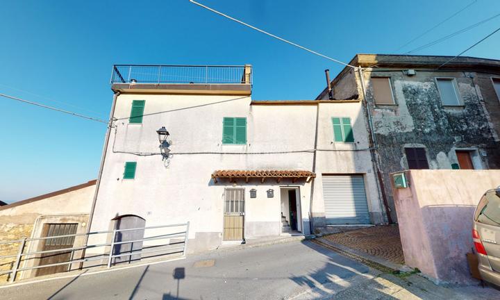 Casa indipendente a Albenga 6 locali