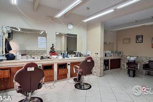 Me-centro, attivita' pluriennale di parrucchiere