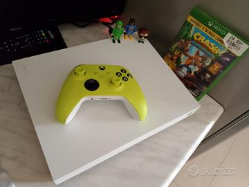 Xbox one x 1TB + gioco + 2 Joystick