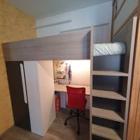 Letto a soppalco con scrivania e armadio