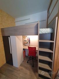 Letto a soppalco con scrivania e armadio
