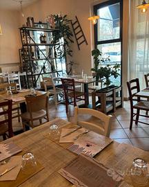 pizzeria con piccola cucina 