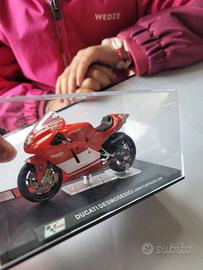 Ducati desmosedici loris capirossi 2004