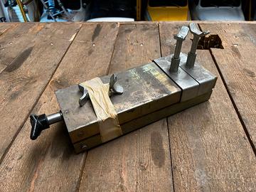 Solleva moto a pantografo e vite