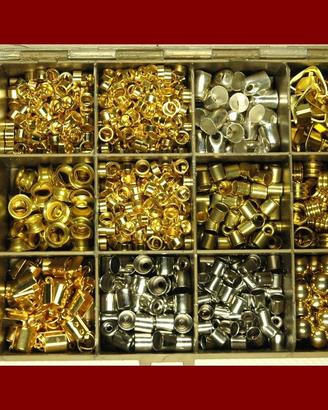 Scatola con minuterie metalliche miste