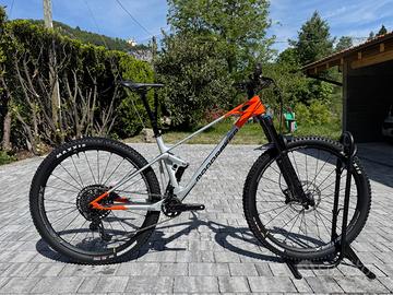 Mondraker RAZE model CARBON R Trail bike taglia M