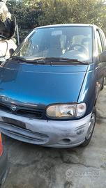 Nissan Serena 2.3 td per ricambi