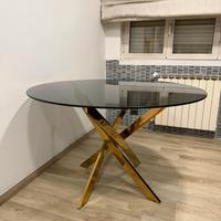Tavolo vetro fumè con gambe oro