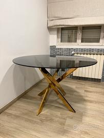 Tavolo vetro fumè con gambe oro