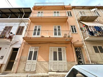 Casa indipendente a Partinico, Via A. De Gasperi