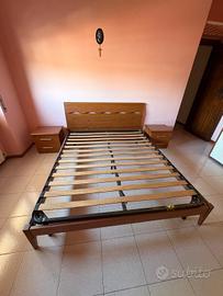 Letto matrimoniale con comodini 