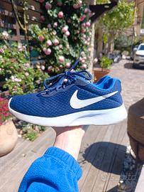 NIKE  scarpa running