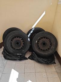 4 Cerchi in ferro Fiat con pneumatici 4 stagioni 