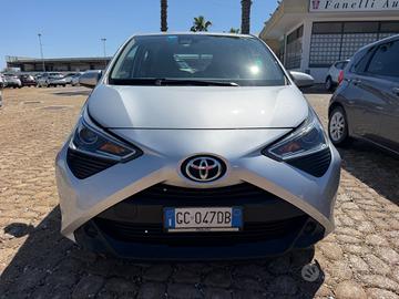 Toyota Aygo Connect 1.0 VVT-i 72 CV 5 porte x-play
