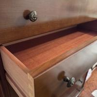Cassettiera di legno