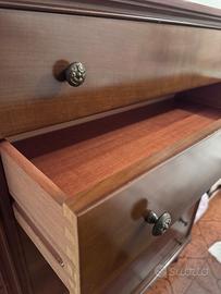 Cassettiera di legno