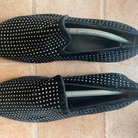 Mocassino camoscio con microborchie