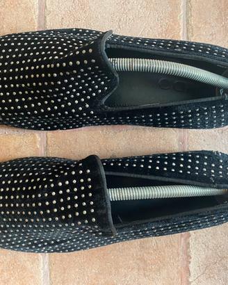 Mocassino camoscio con microborchie