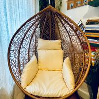 Sedia in rattan a guscio a dondolo