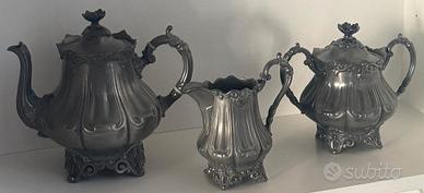 Teiera, zuccheriera e lattiera antichi in peltro