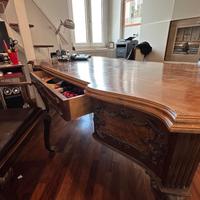 Antiquariato scrivania 800 con 3 sedie