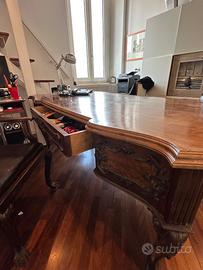 Antiquariato scrivania 800 con 3 sedie