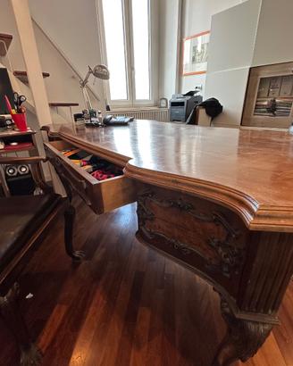 Antiquariato scrivania 800 con 3 sedie