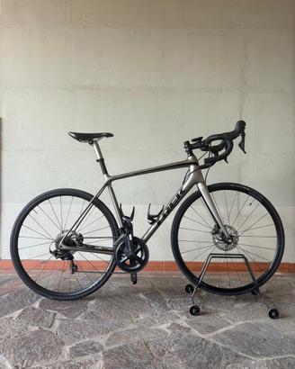 Bici da corsa carbonio Trek 1500 euro.
