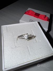 Anello solitario Claire oro bianco 9k