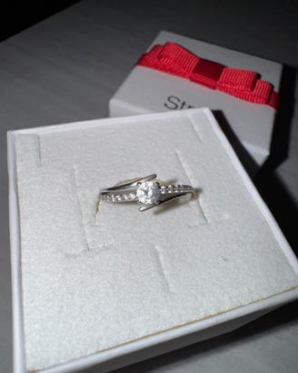 Anello solitario Claire oro bianco 9k