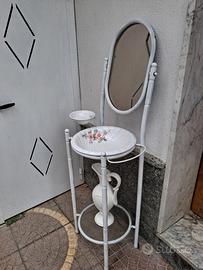 specchio con lavabo