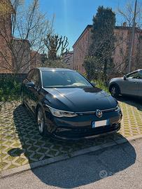 VW Golf 8 R-LINE eTSI 130cv DSG – 2022