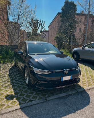 VW Golf 8 R-LINE eTSI 130cv DSG – 2022