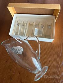 Caraffa  e bicchierini con grappolo uva in argento