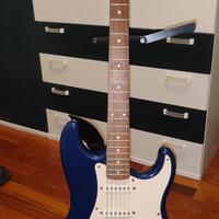 Kit Fender Squire Strat +  Roland Cube 15x + Vamp2