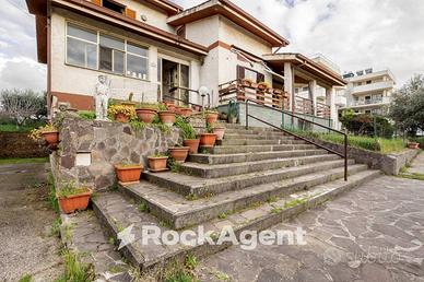 VILLA UNIFAMILIARE CON GIARDINO