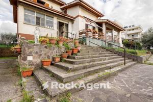 VILLA UNIFAMILIARE CON GIARDINO