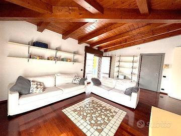 Splendido attico mansardato in piccola palazzina