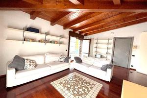 Splendido attico mansardato in piccola palazzina