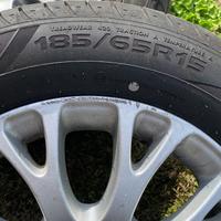 4 cerchi in lega da 15 con gomme nuove