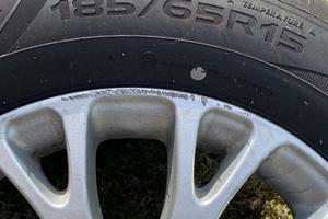 4 cerchi in lega da 15 con gomme nuove