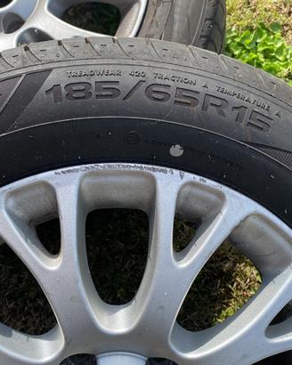 4 cerchi in lega da 15 con gomme nuove