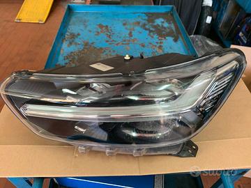 FARO DX E SX VOLVO XC40 ANNO 2020