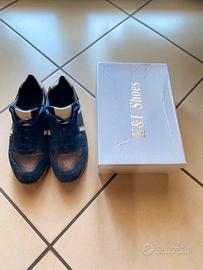 Scarpe marroni e nere