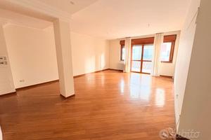 Appartamento arredato in Via Roma con posto auto