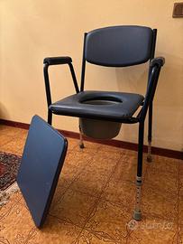 Sedia con serbatoio con piedi regolabili