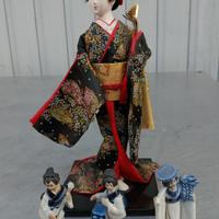 BAMBOLA GIAPPONESE IN CERAMICA 